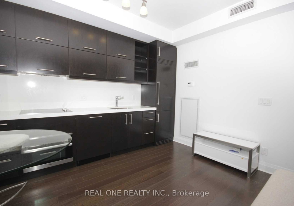 1080-bay-street-toronto-toronto-ontario-c13599584