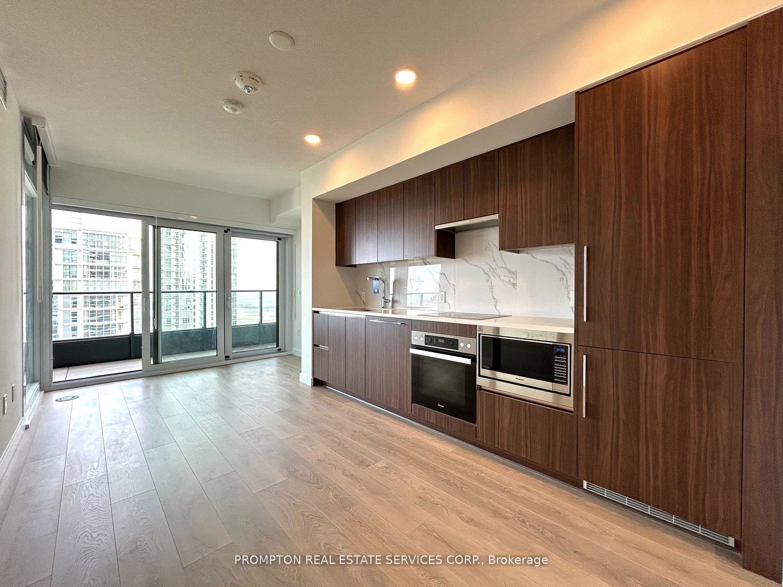 1-concord-cityplace-way-toronto-toronto-ontario-c13600260