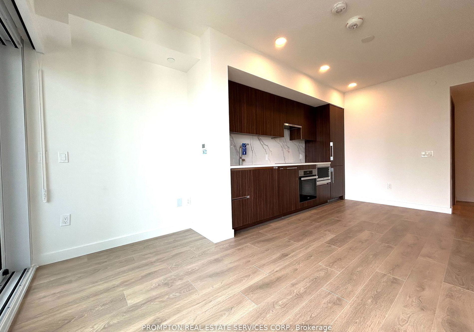 1-concord-cityplace-way-toronto-toronto-ontario-c13600260
