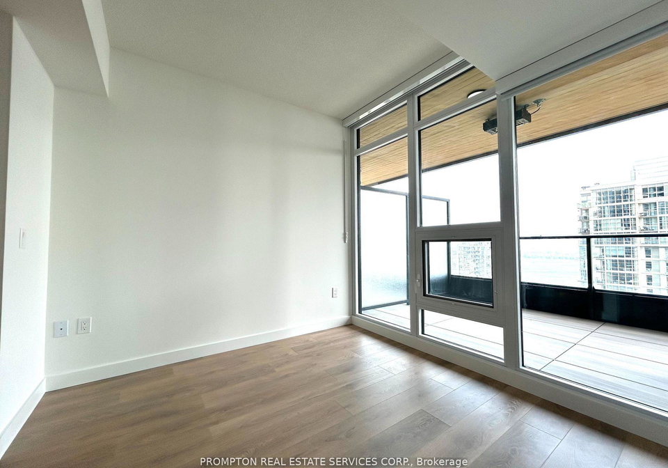 1-concord-cityplace-way-toronto-toronto-ontario-c13600260