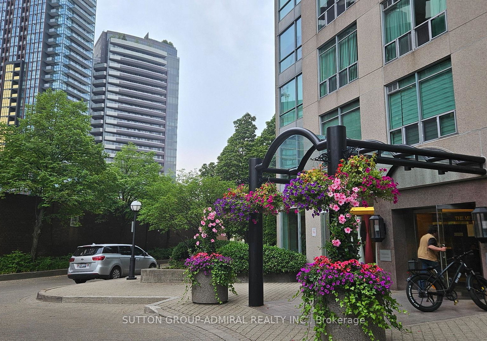 942-yonge-street-toronto-toronto-ontario-c13600698