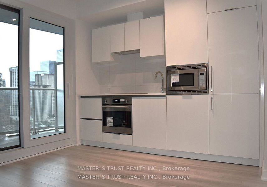 230-simcoe-street-toronto-toronto-ontario-c13600818