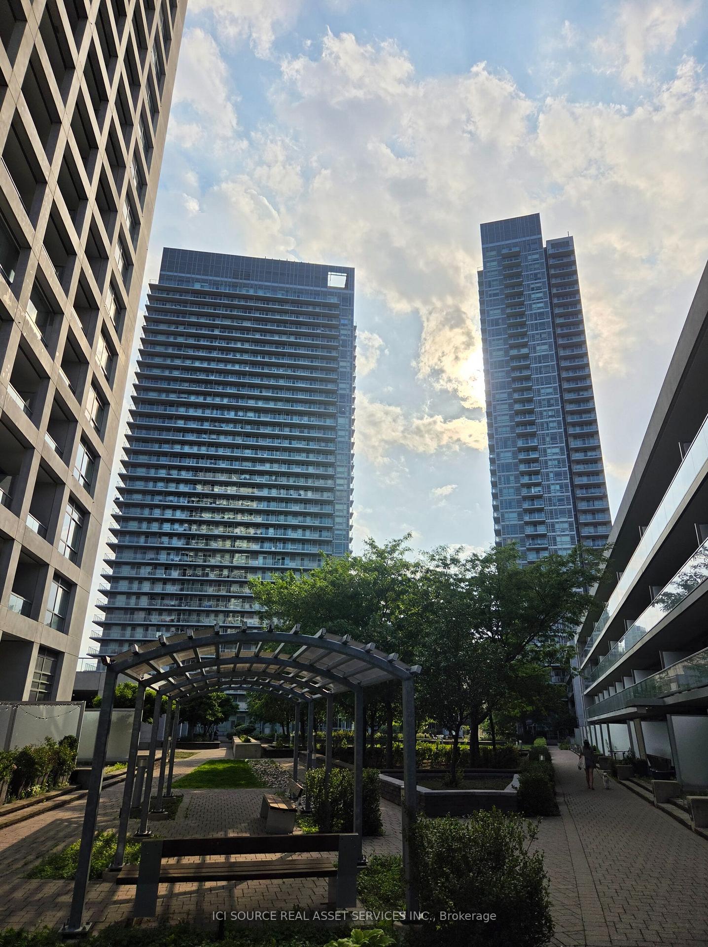 2035-sheppard-avenue-e-toronto-north-york-ontario-c13600970