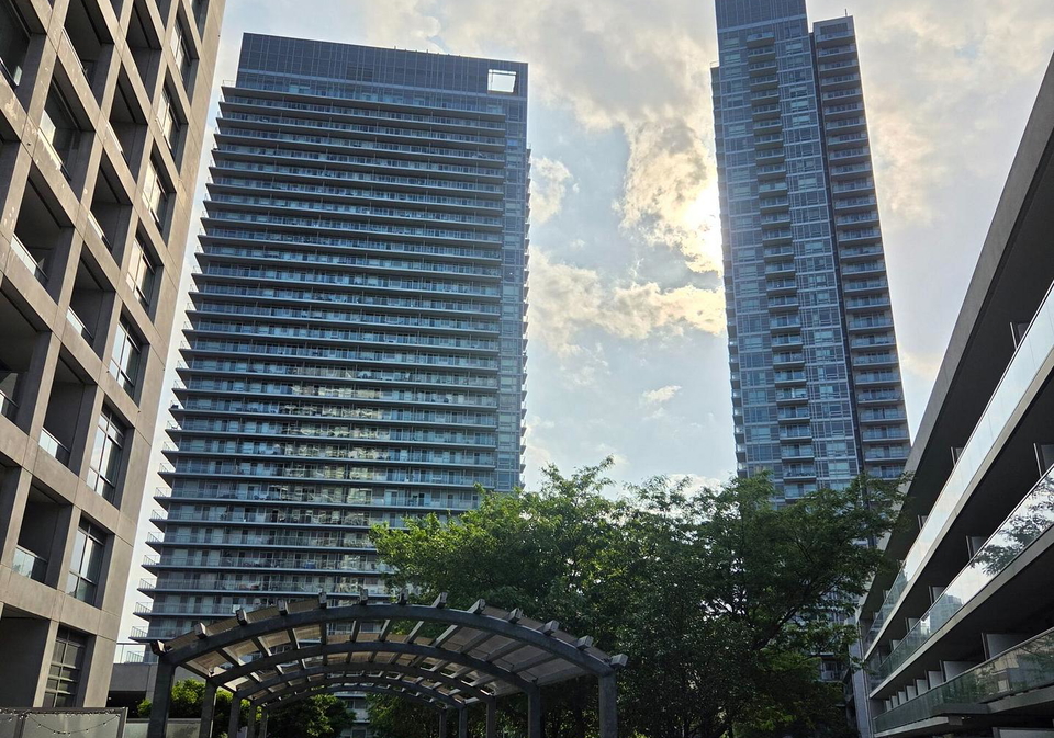 2035-sheppard-avenue-e-toronto-north-york-ontario-c13600970