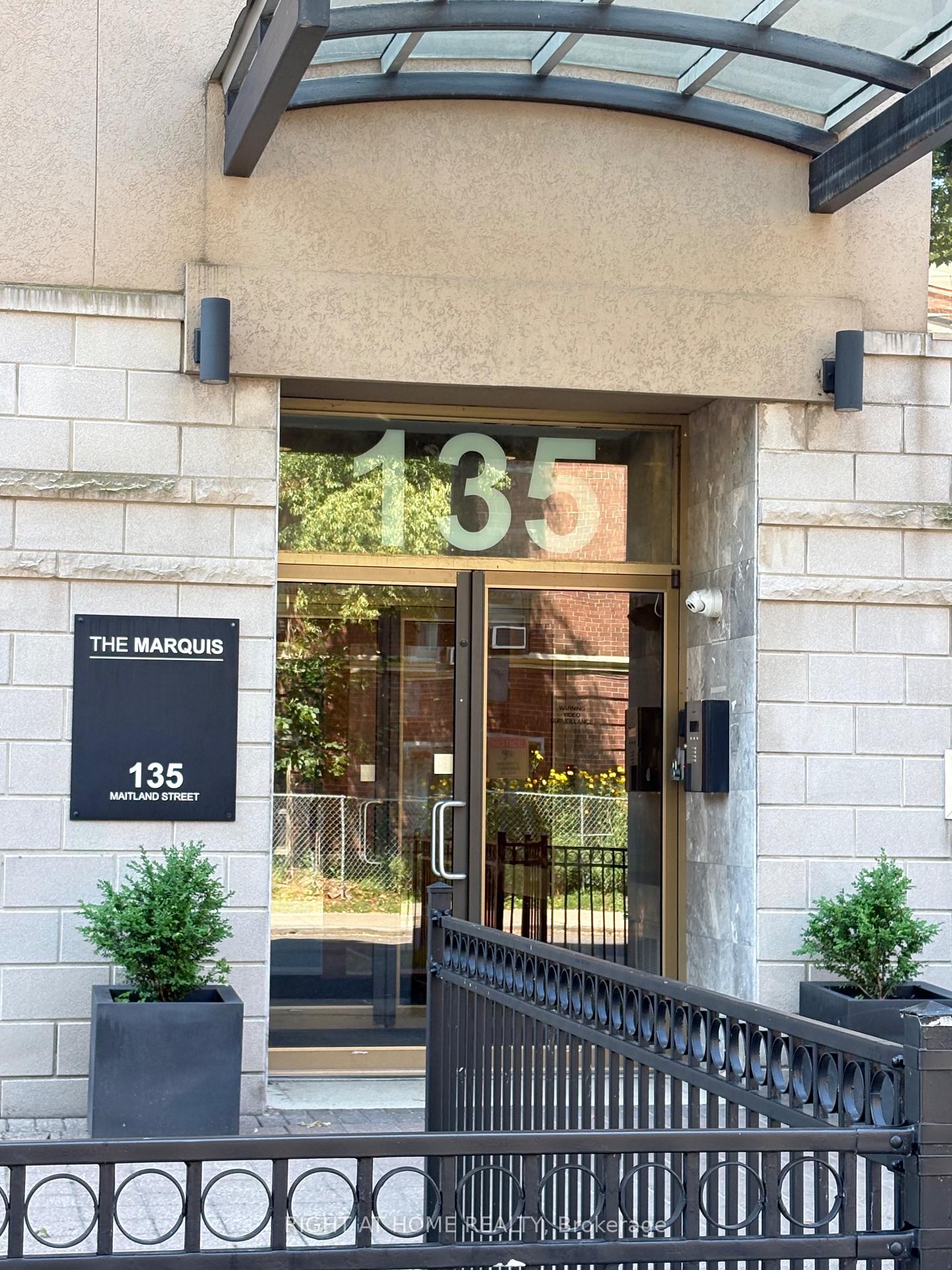 135-maitland-street-s-toronto-toronto-ontario-c13600978