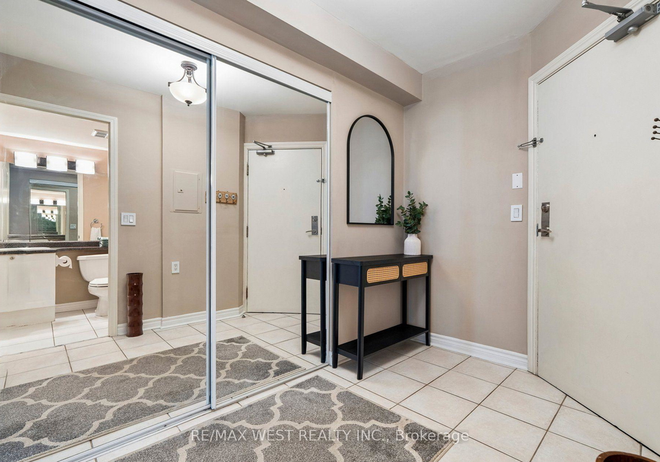 890-sheppard-avenue-toronto-toronto-ontario-c13601472
