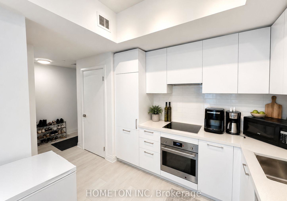 33-frederick-todd-way-toronto-east-york-ontario-c13601788