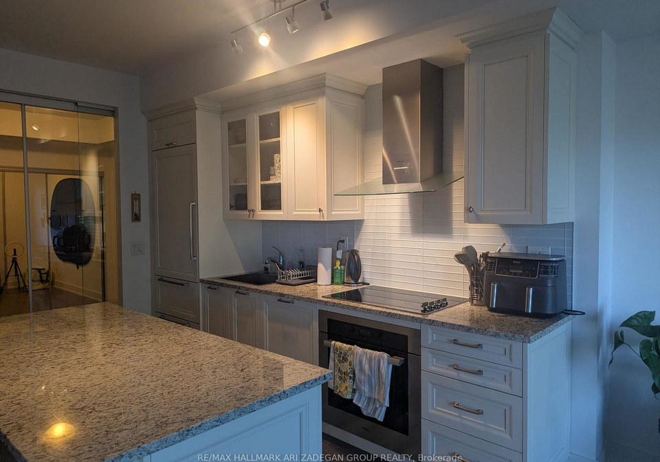 3018-yonge-street-toronto-toronto-ontario-c13603086