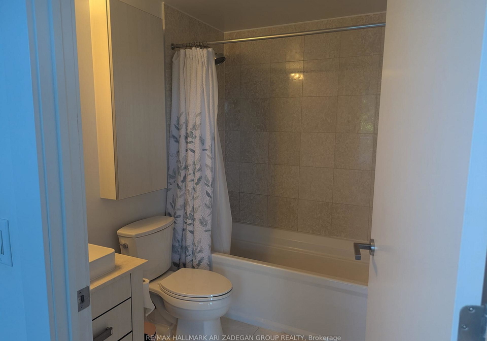 3018-yonge-street-toronto-toronto-ontario-c13603086