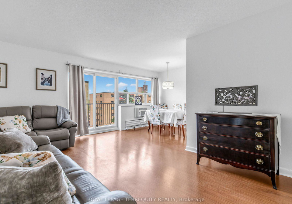 8-kingsbridge-court-toronto-toronto-ontario-c13603166
