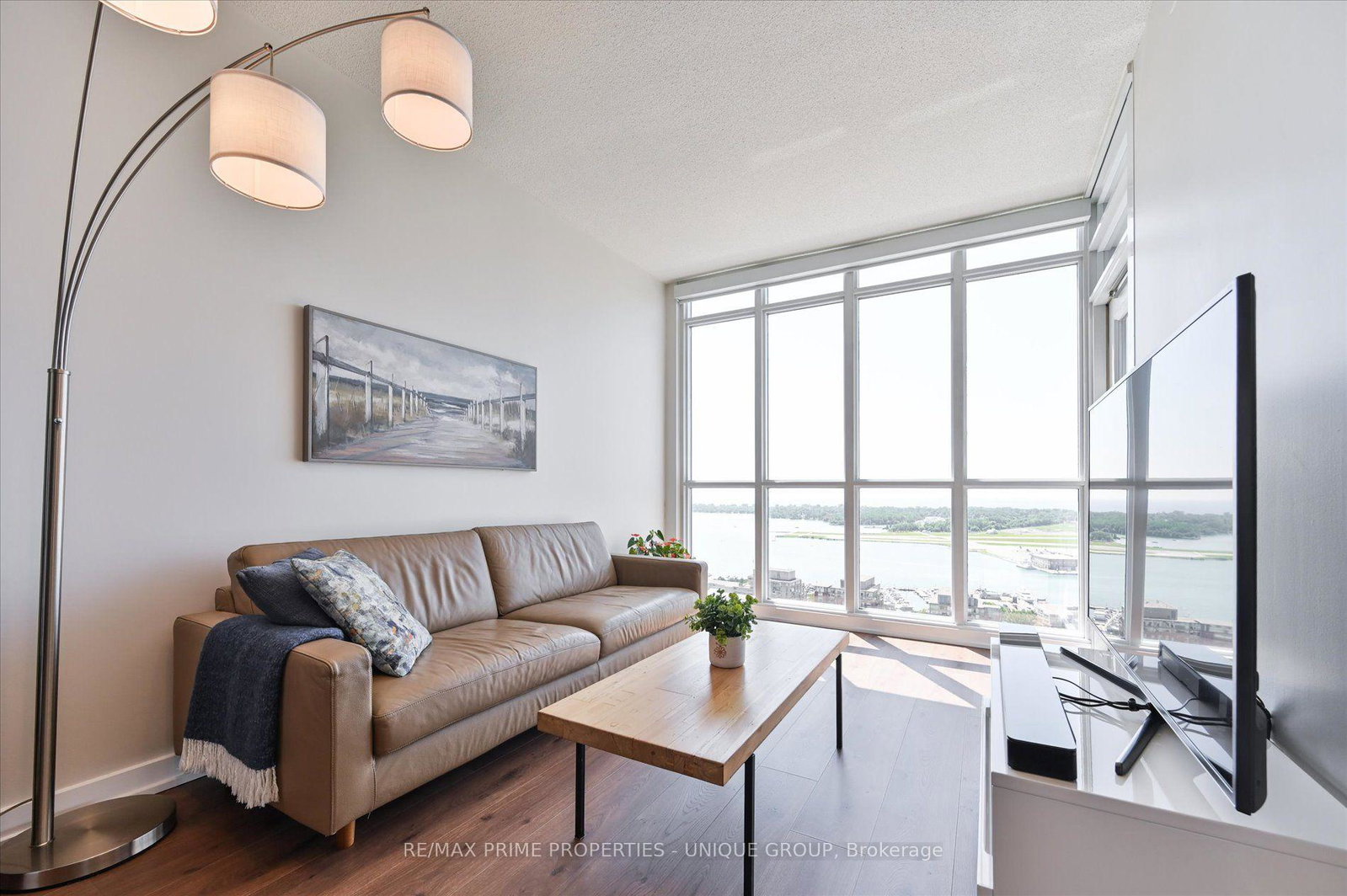 15-iceboat-terrace-toronto-toronto-ontario-c13603476