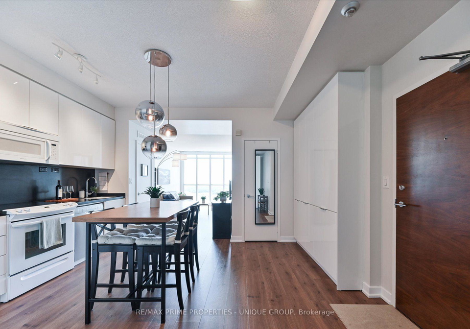 15-iceboat-terrace-toronto-toronto-ontario-c13603476