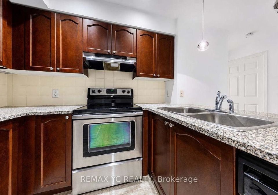 35-hollywood-avenue-toronto-north-york-ontario-c13603928