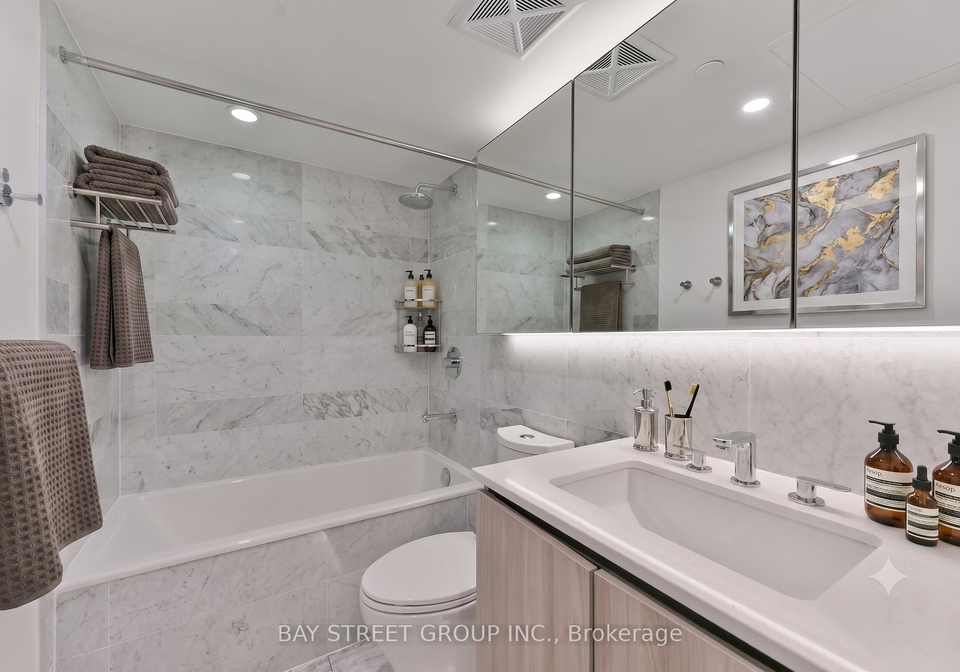 17-bathurst-street-toronto-toronto-ontario-c13604944