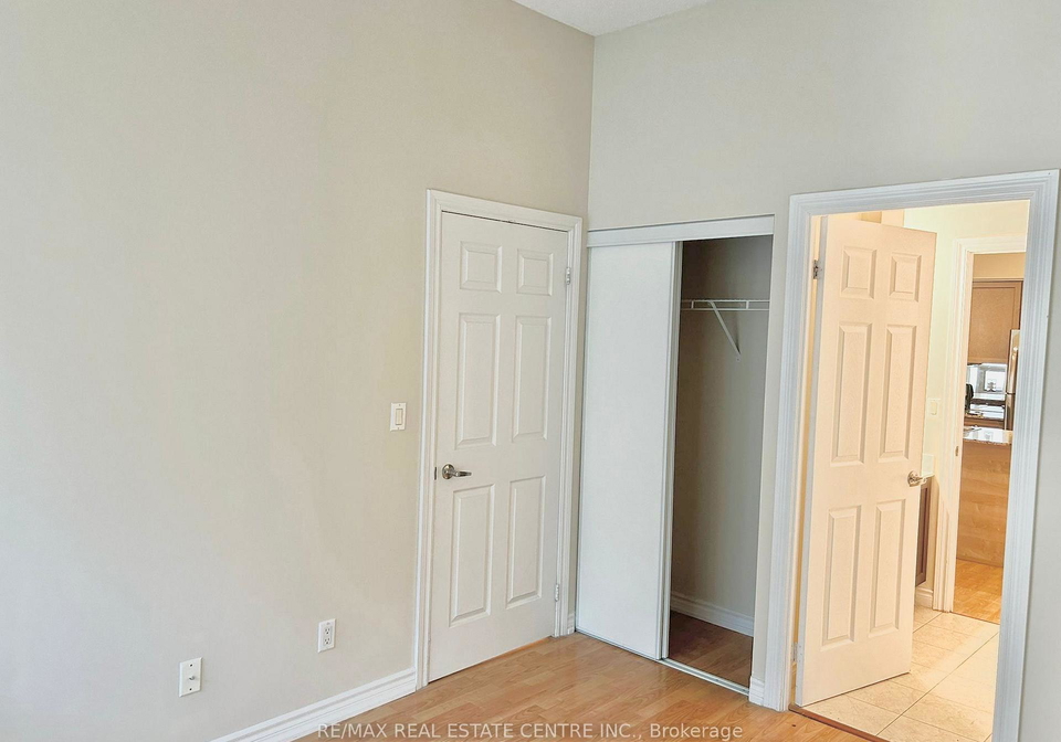 761-bay-street-toronto-toronto-ontario-c13605108