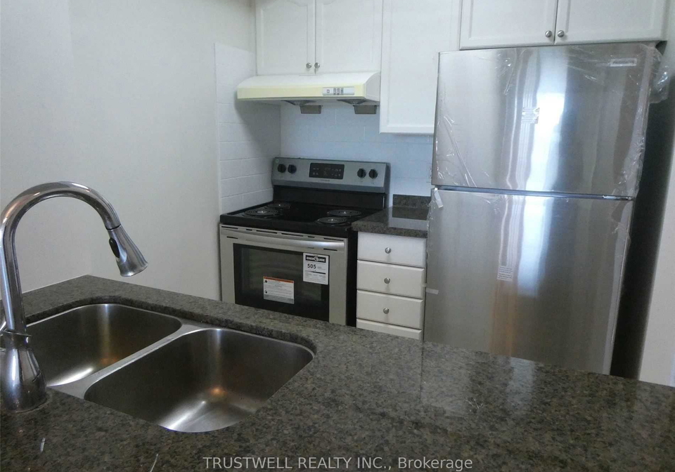 8-hillcrest-avenue-toronto-north-york-ontario-c13605472
