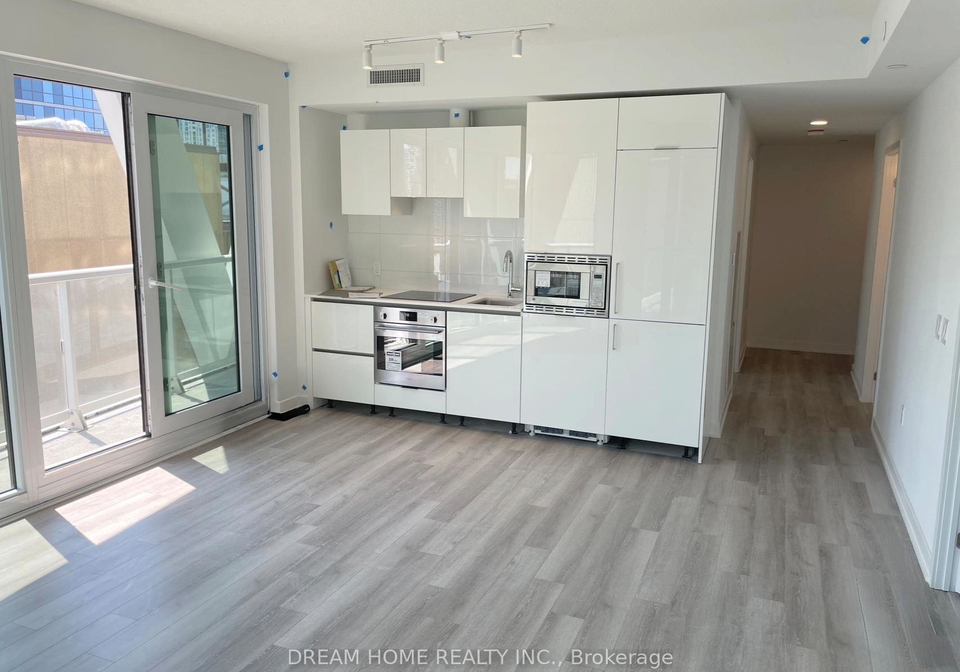 230-simcoe-street-toronto-toronto-ontario-c13607204