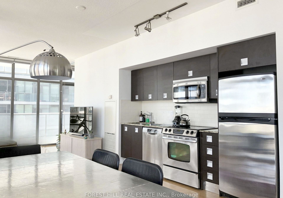 33-charles-street-e-toronto-toronto-ontario-c13607424