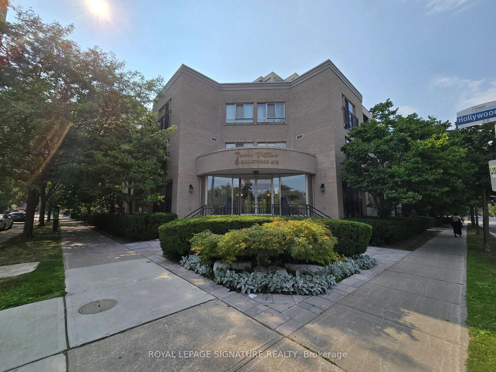 38-hollywood-avenue-toronto-north-york-ontario-c13607570