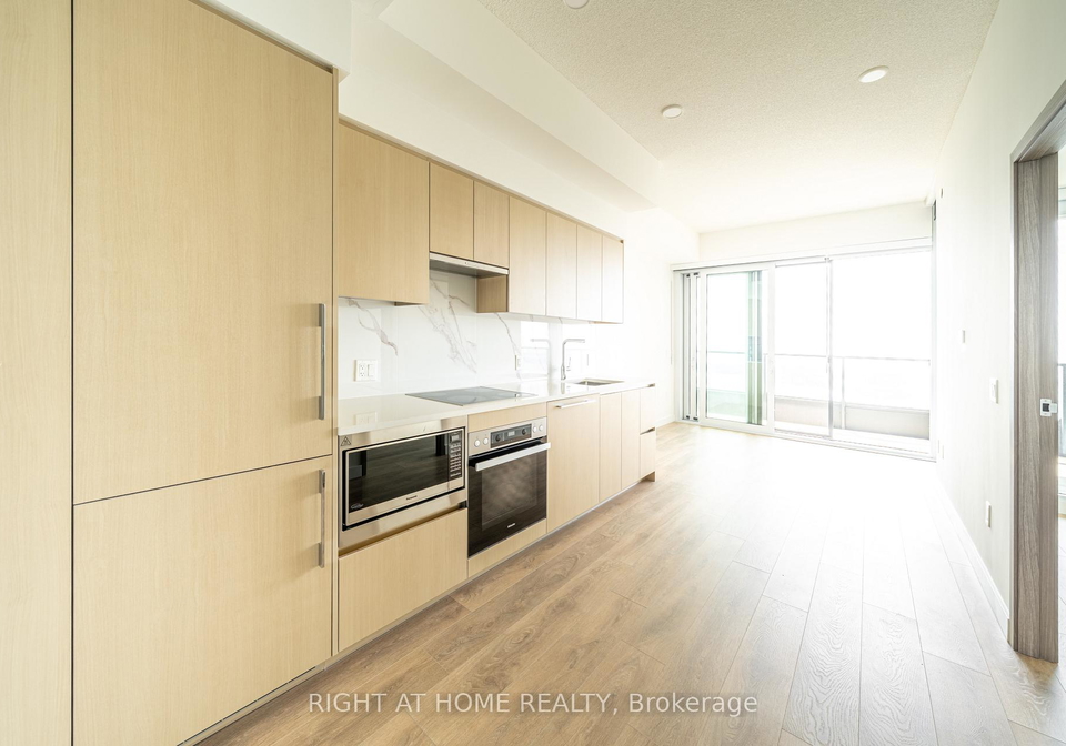 1-concord-cityplace-way-toronto-toronto-ontario-c13608492