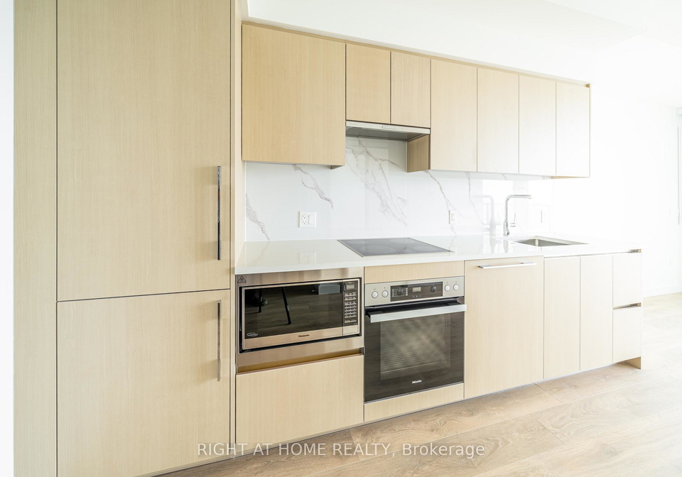 1-concord-cityplace-way-toronto-toronto-ontario-c13608492