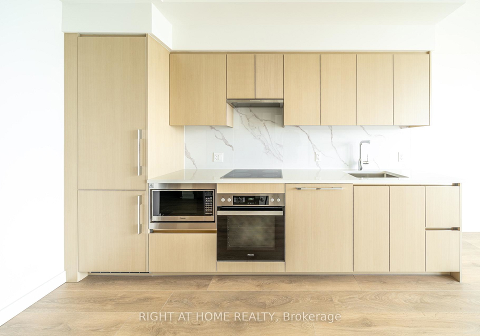 1-concord-cityplace-way-toronto-toronto-ontario-c13608492