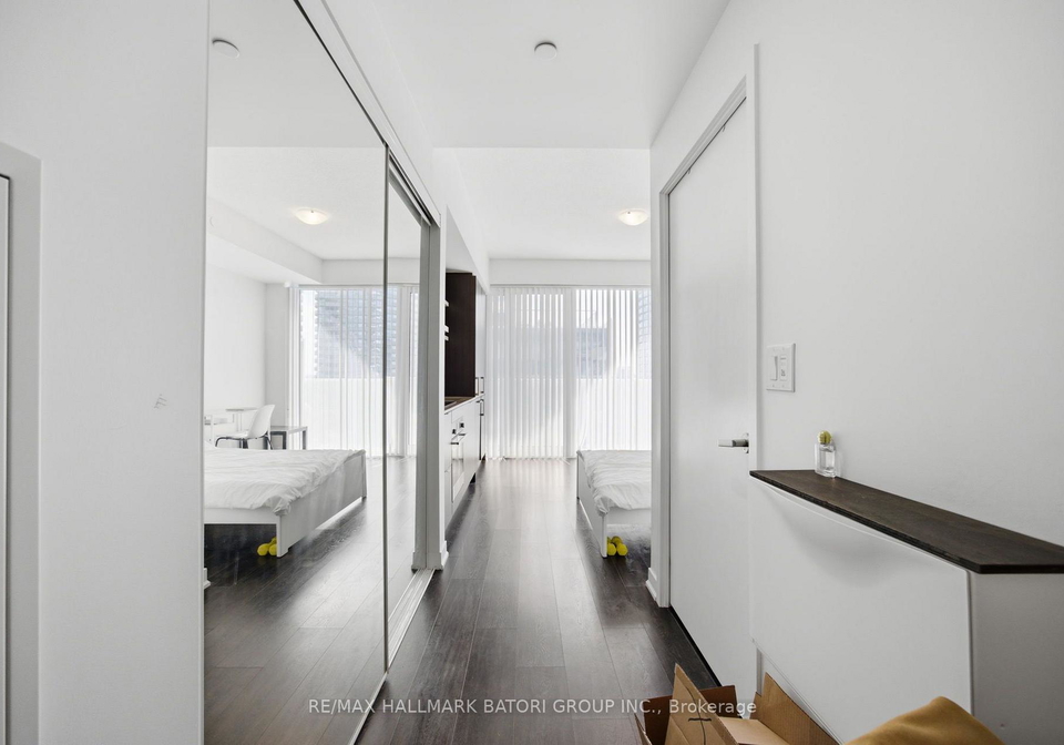 100-harbour-street-toronto-toronto-ontario-c13609378