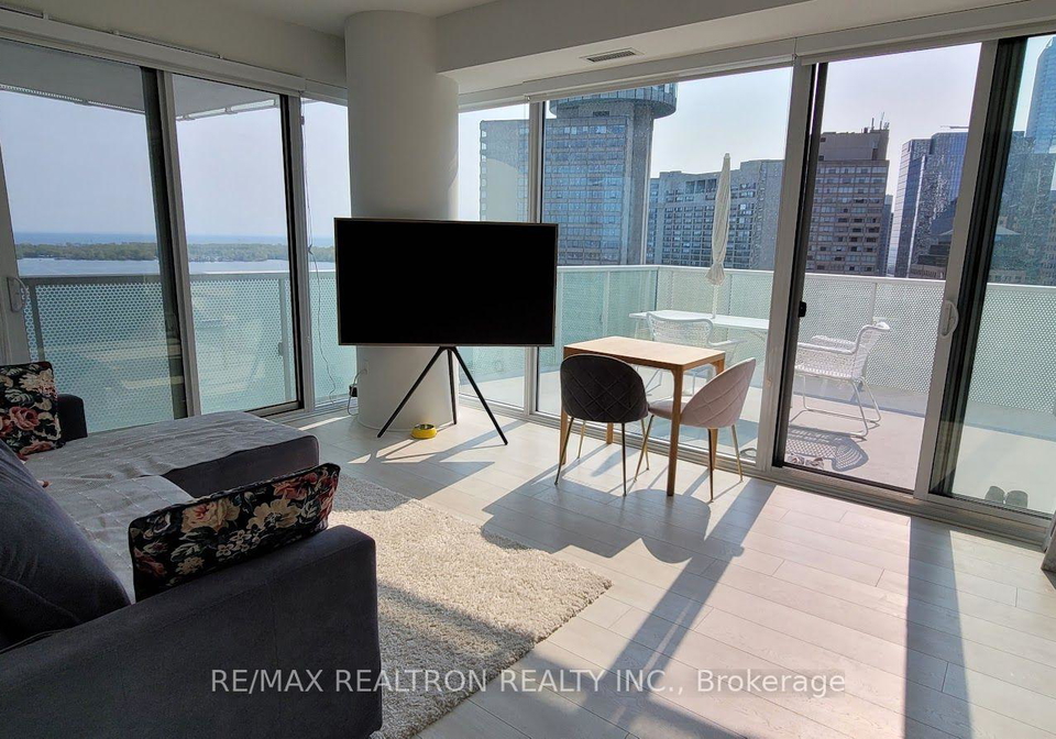15-queens-quay-e-toronto-toronto-ontario-c13610406