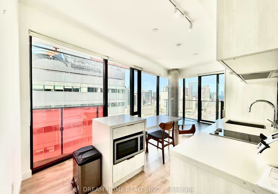 215-queen-street-w-toronto-toronto-ontario-c13610704