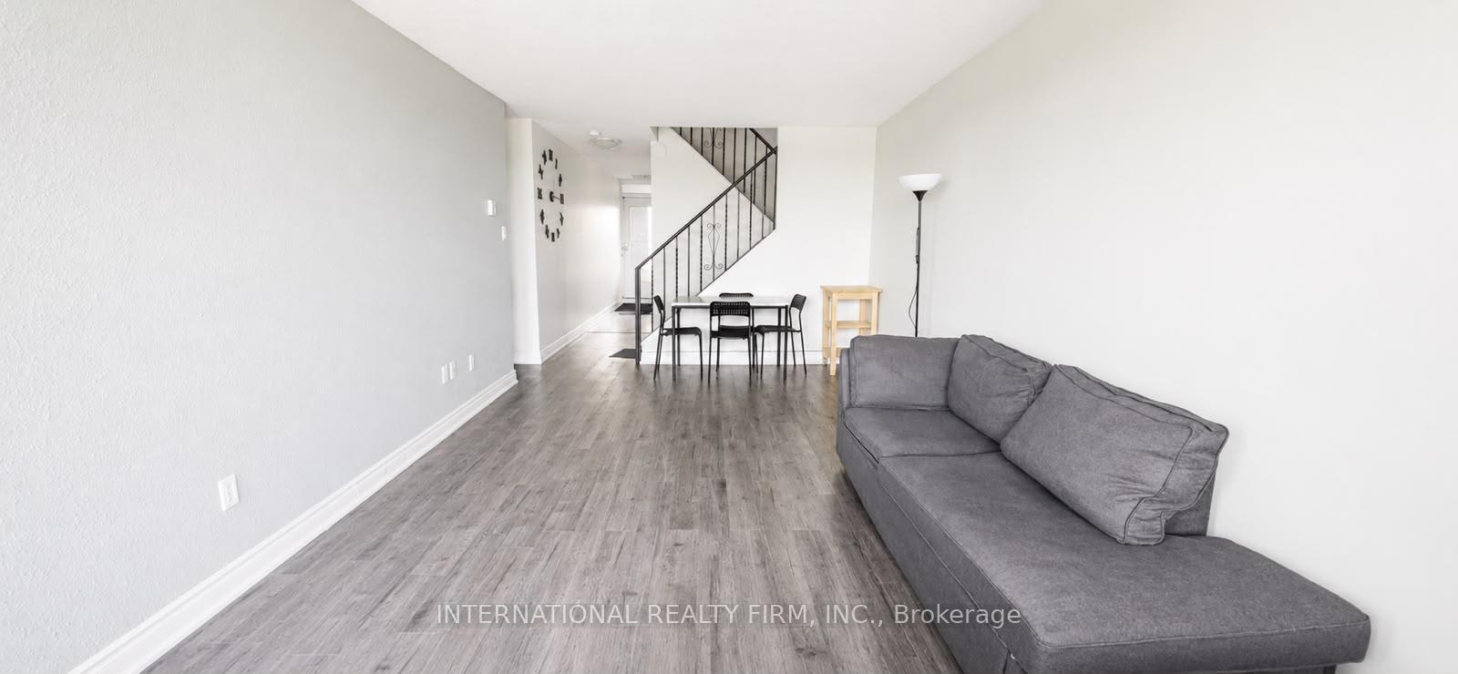 40-sunny-glenway-toronto-east-york-ontario-c13611256