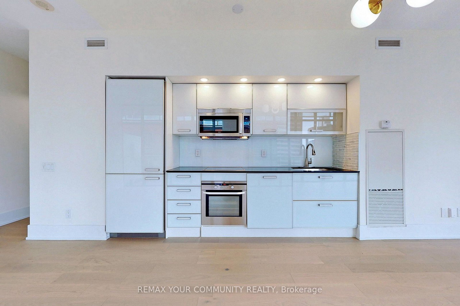 33-charles-street-e-toronto-toronto-ontario-c13613408