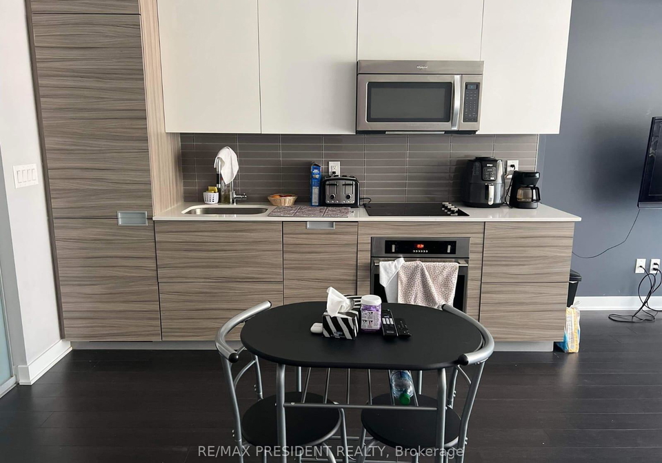 210-simcoe-street-toronto-toronto-ontario-c13613702