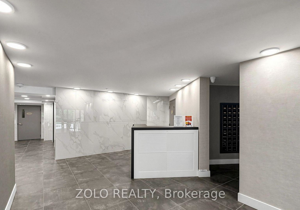 20-edgecliff-golfway-toronto-east-york-ontario-c13613868