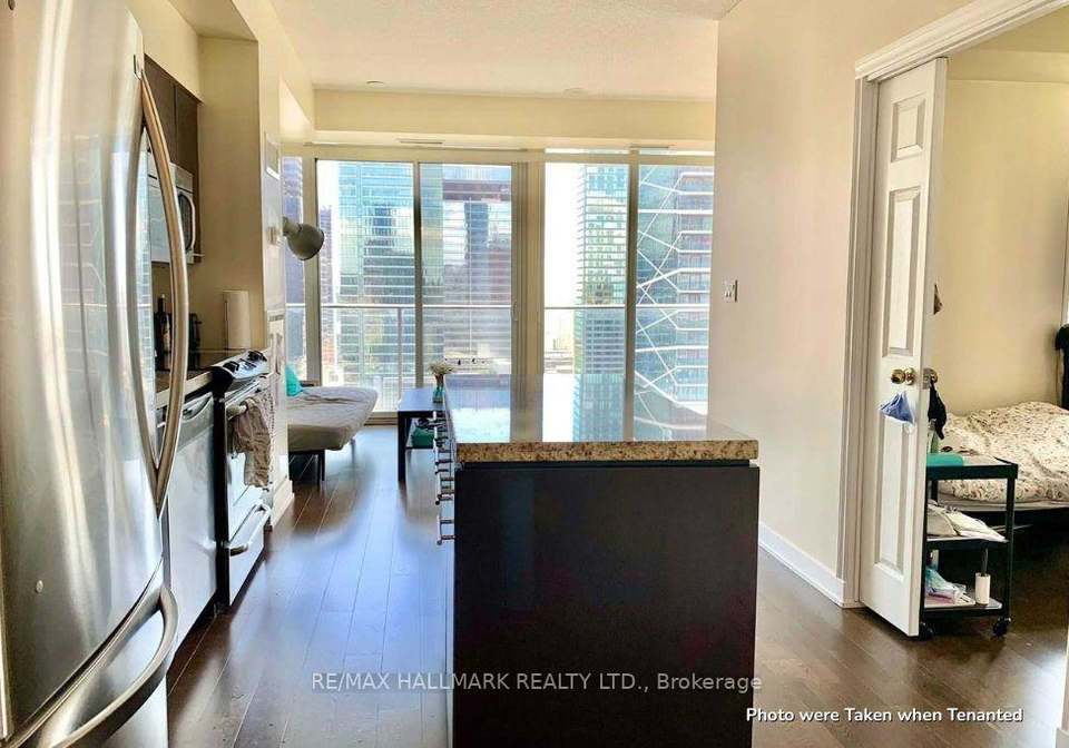 126-simcoe-street-toronto-toronto-ontario-c13614010