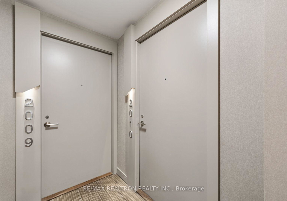 6-sonic-way-toronto-east-york-ontario-c13614092