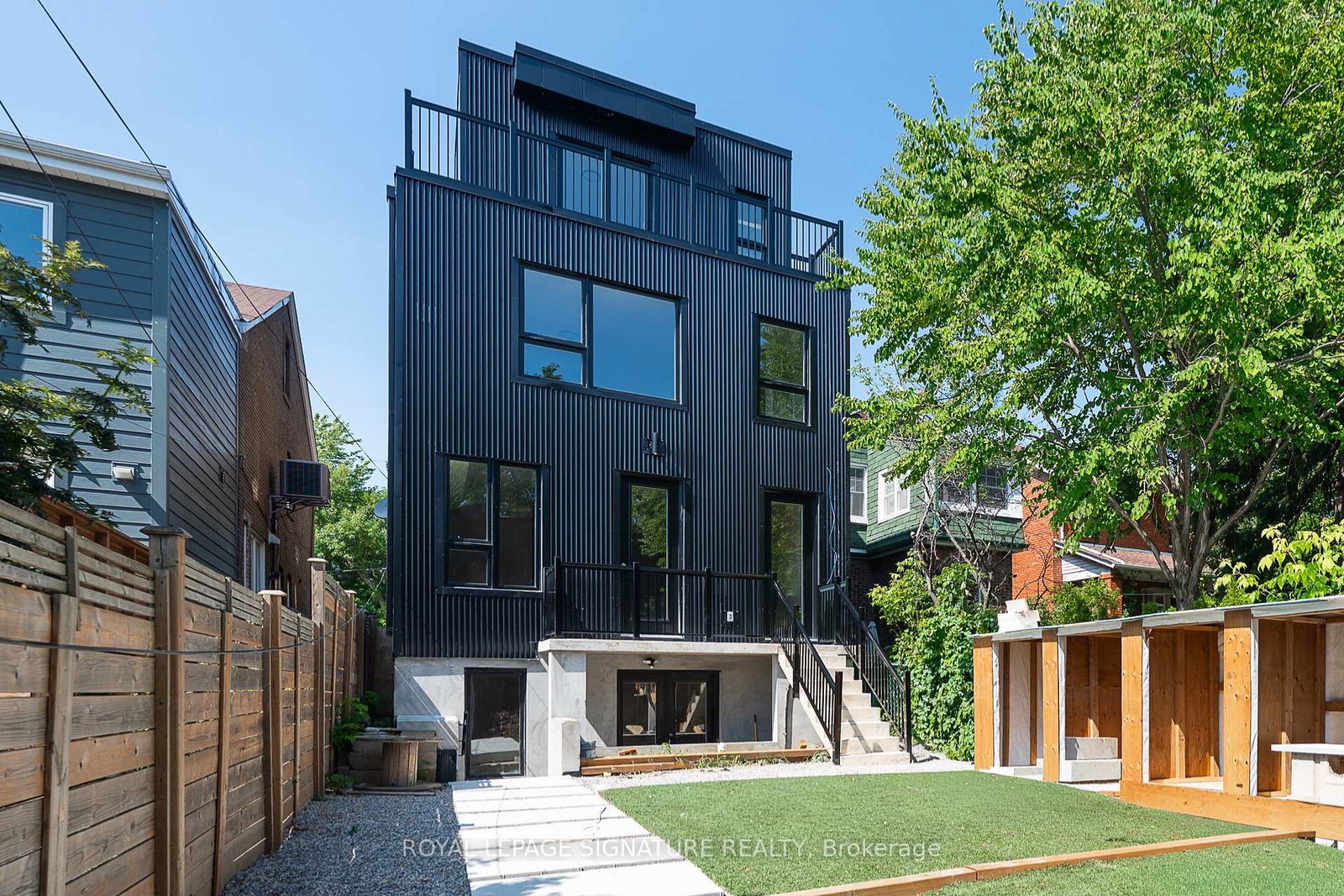 7-earnscliffe-road-toronto-toronto-ontario-c13615214