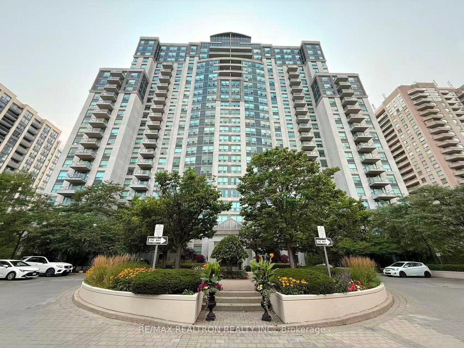 188-doris-avenue-toronto-north-york-ontario-c13615254