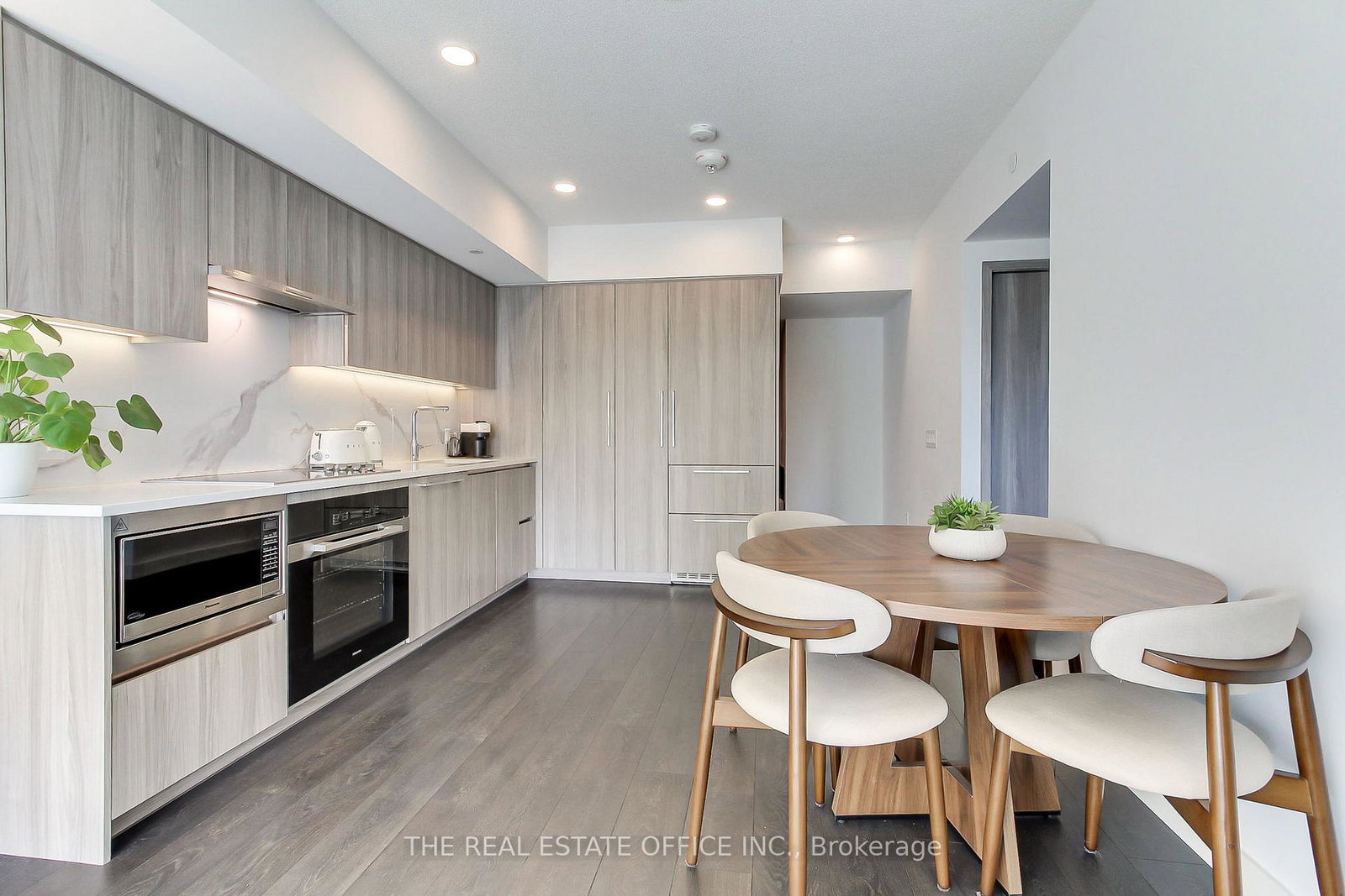 1-concord-cityplace-way-toronto-toronto-ontario-c13615480