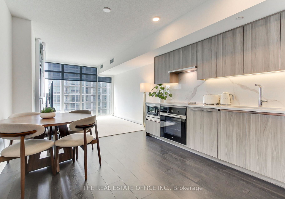 1-concord-cityplace-way-toronto-toronto-ontario-c13615480