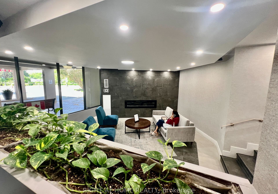 20-edgecliff-golfway-toronto-east-york-ontario-c13615960