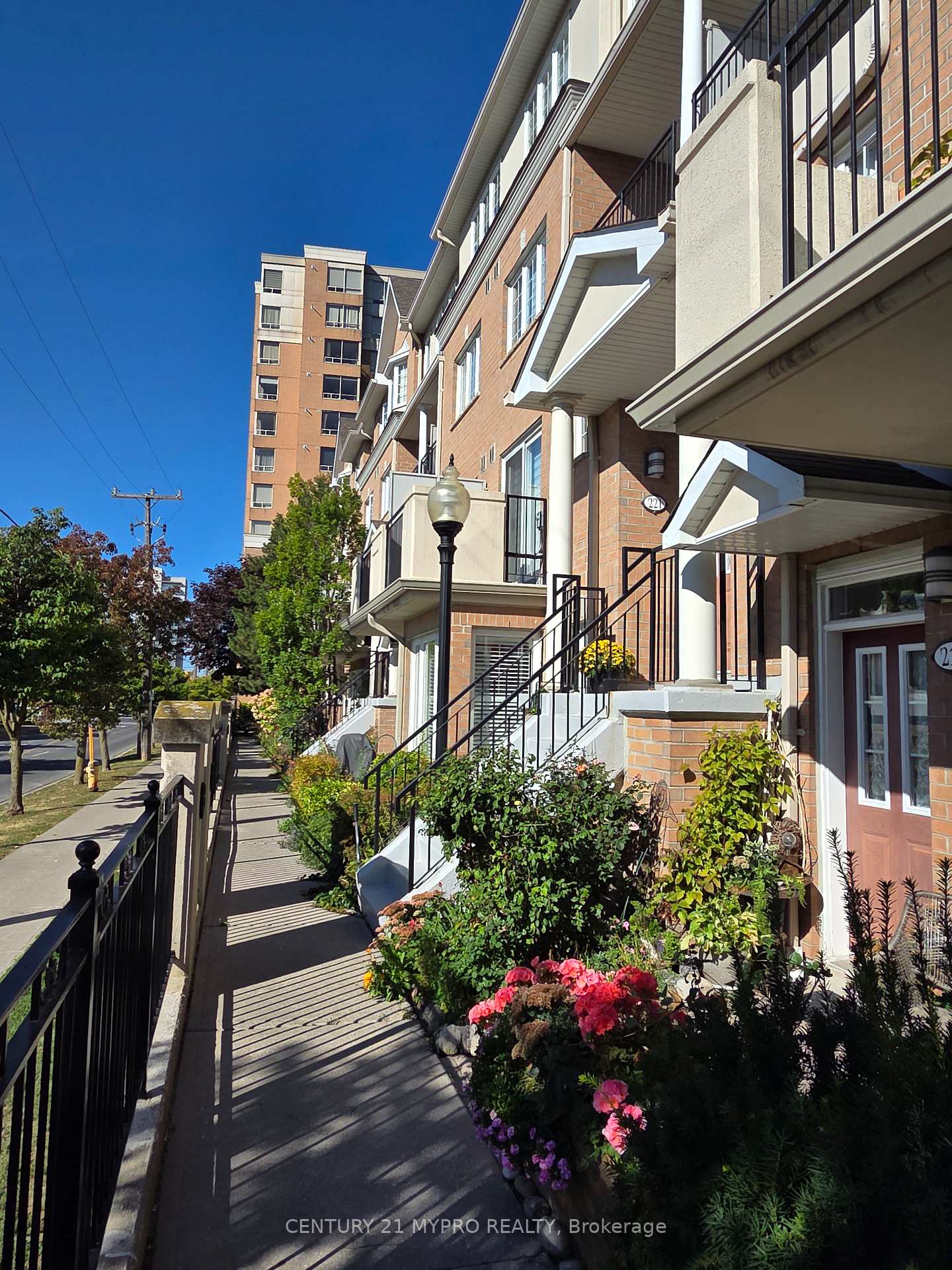 221-grandview-way-toronto-north-york-ontario-c13616544