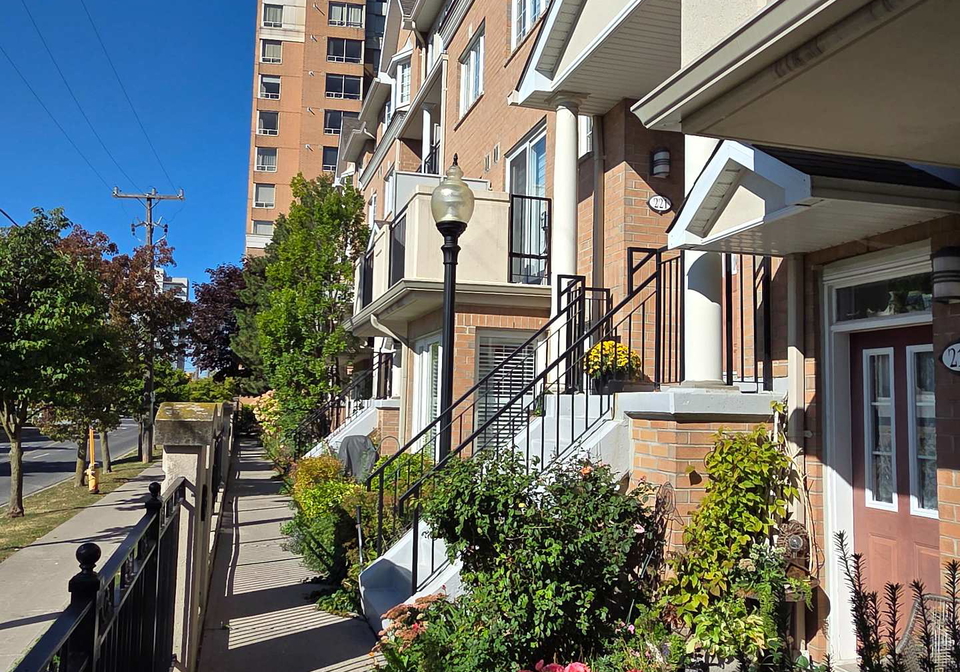 221-grandview-way-toronto-north-york-ontario-c13616544