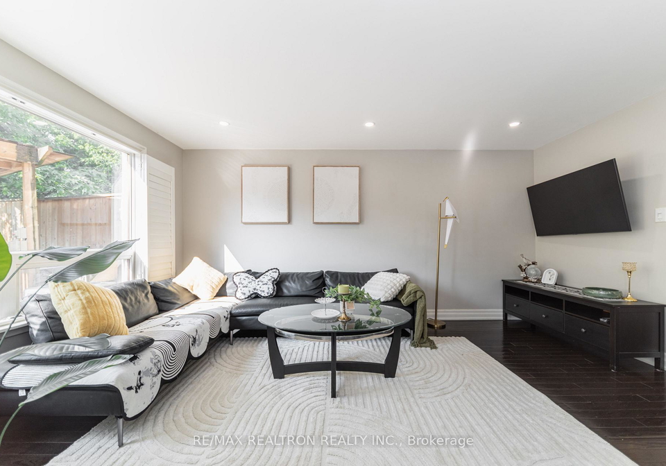 2-lynedock-crescent-toronto-north-york-ontario-c13616762