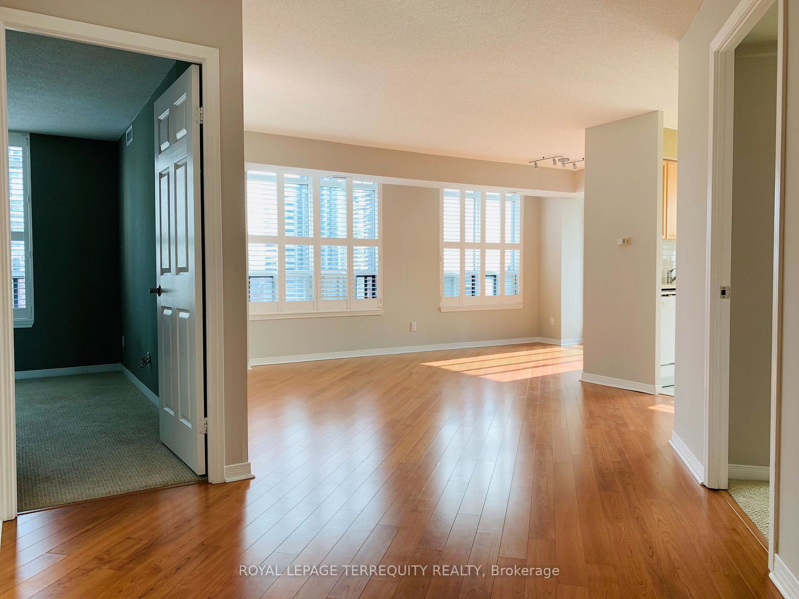 8-hillcrest-avenue-toronto-north-york-ontario-c13616834