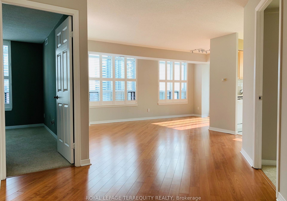 8-hillcrest-avenue-toronto-north-york-ontario-c13616834