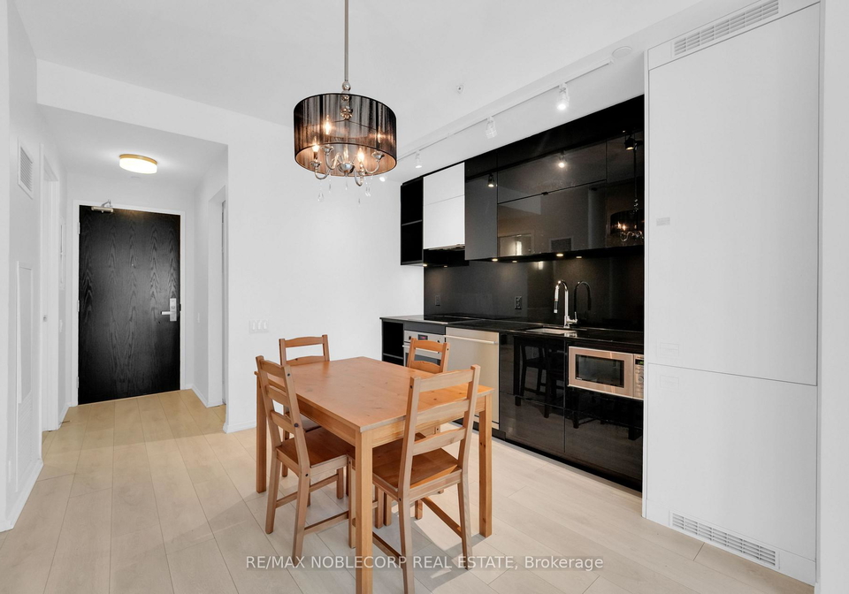 125-peter-street-toronto-toronto-ontario-c13616918