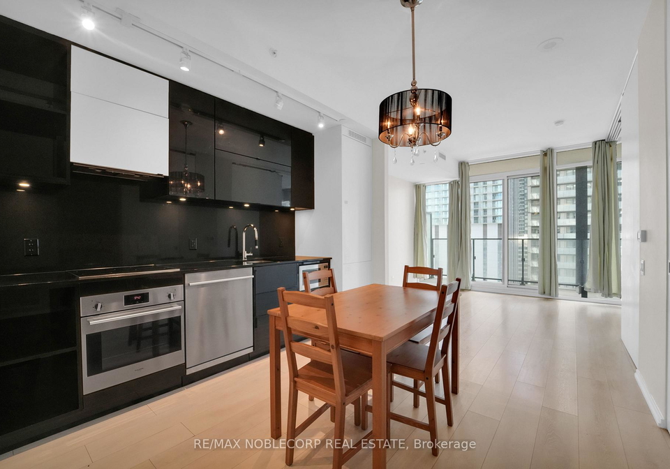 125-peter-street-toronto-toronto-ontario-c13616918