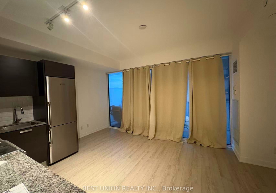 42-charles-street-e-toronto-toronto-ontario-c13617296