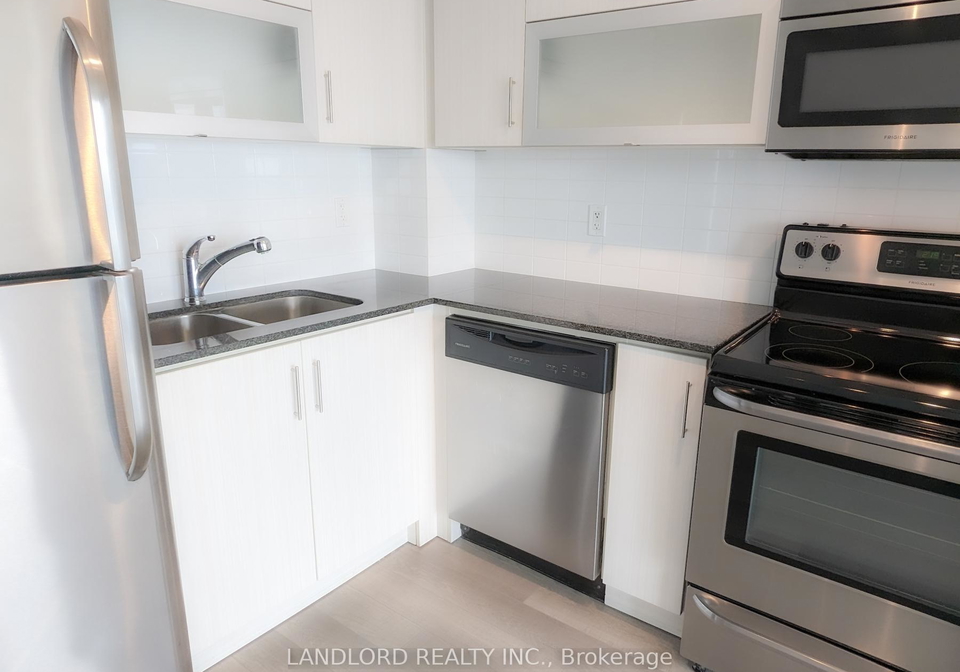 2015-sheppard-avenue-e-toronto-north-york-ontario-c13617342