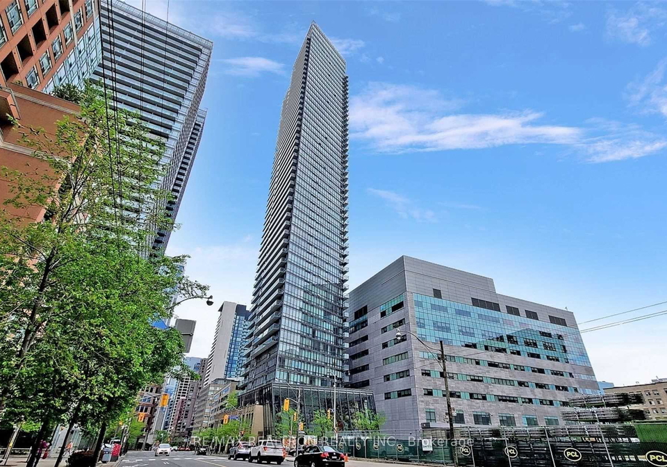 832-bay-street-toronto-toronto-ontario-c13618008